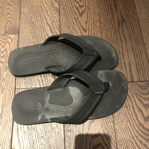 American eagle outfitter black flip flops - Picture 3 of 3
